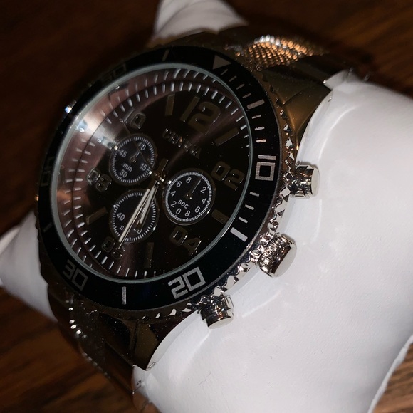 Geneva Wrist Watch - Picture 4 of 4